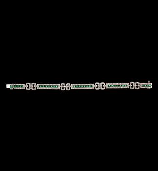 104. ARMBAND med briljantslipade diamanter, totalt 2.39 ct, och carré-slipade smaragder, totalt 2.61 ct.