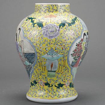 URNA, porslin. Kina, 1900-tal.