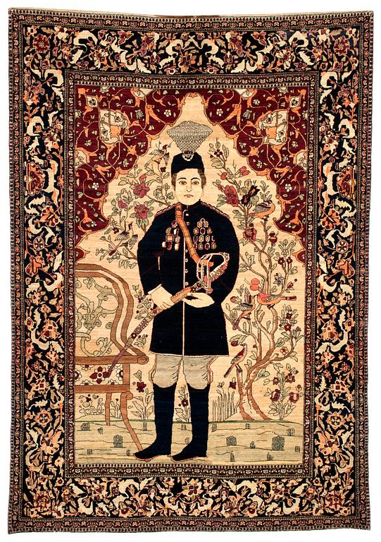 SEMI-ANTIQUE ESFAHAN FIGURAL. 205 x 143,5 cm.