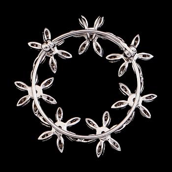 HÄNGE/BROSCH, 14 k vitguld, briljantslipade diamanter. Vikt ca 7,4 g.