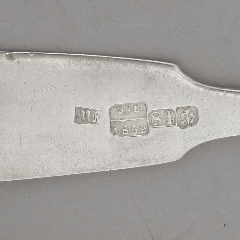 Parti silver, 5 delar, bär stämplar från bla St Petersburg, 1800-tal. Tot vikt ca 250 g.