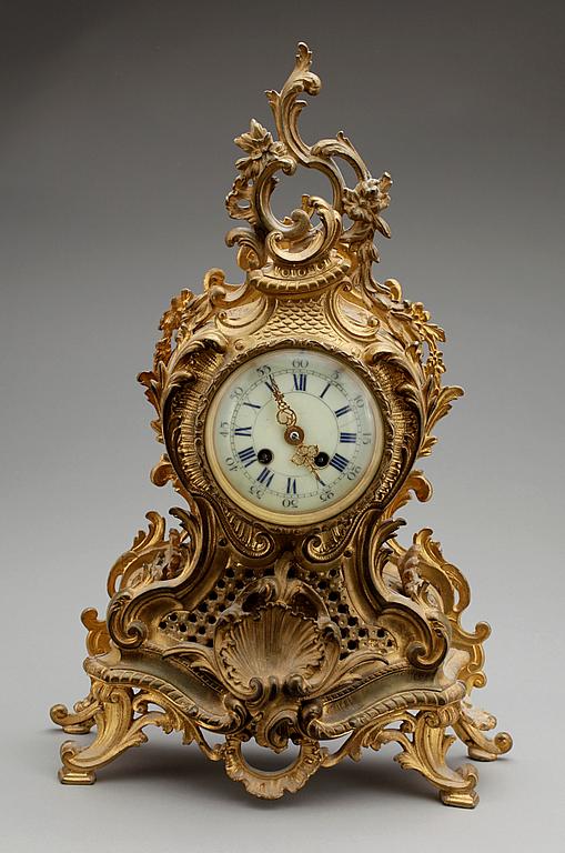 BORDSPENDYL, mässing, Louis XV stil, 1900-talets början.