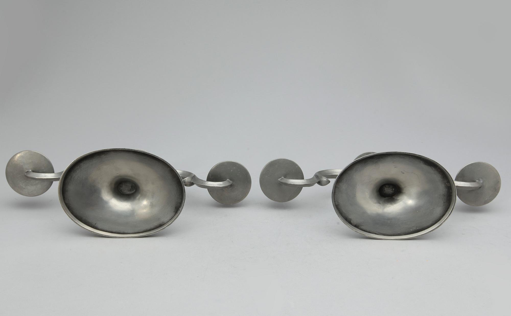 KANDELABRAR, ett par, tenn. Edvin Ollers, Stockholm 1941.