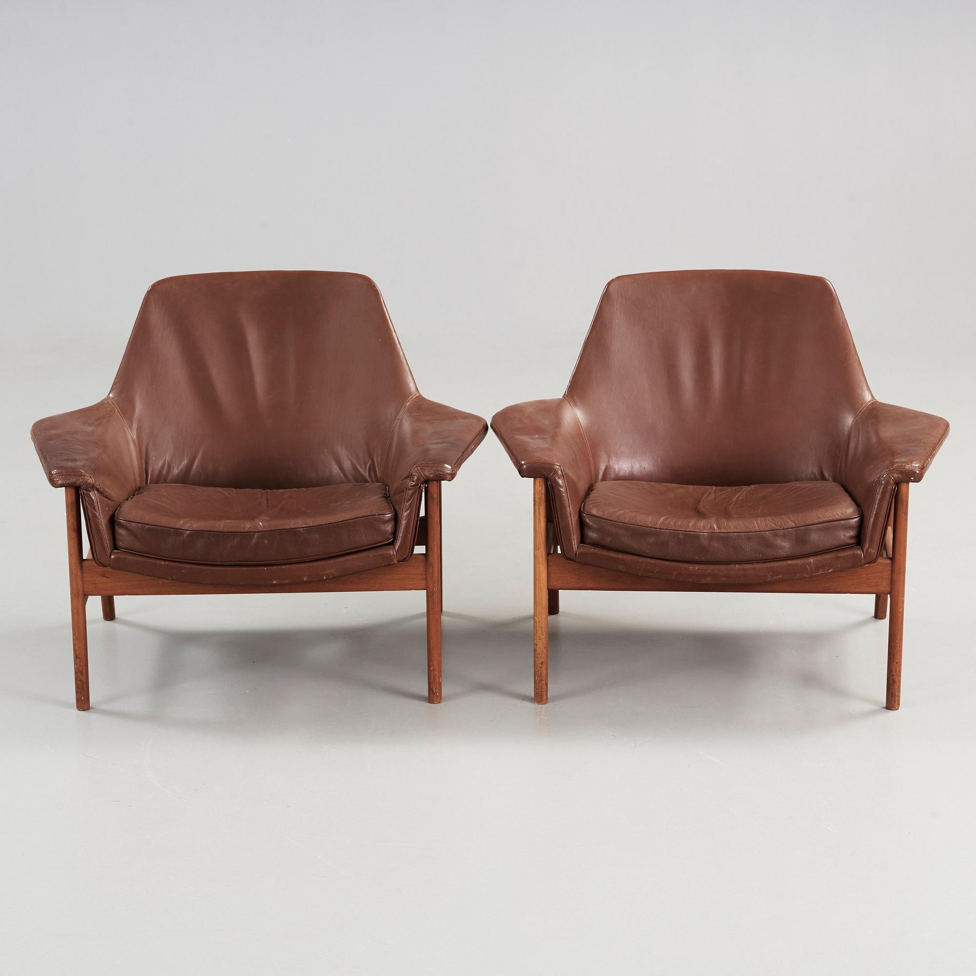 Ib Kofod-Larsen, fåtöljer, ett par Olof Persson, 1950-60-tal.