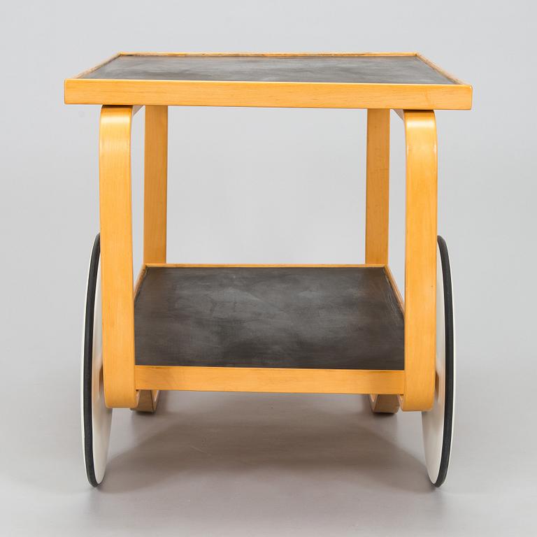 Alvar Aalto, serveringsvagn, modell 98, O.Y. Huonekalu- ja Rakennustyötehdas A.B. 1900-talets mitt.