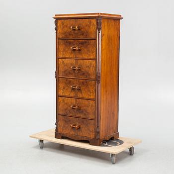 An end of the 19th Century chest of drawers.