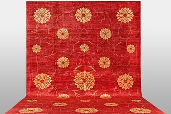 A carpet, Zieglar design, ca 524 x 367 cm.