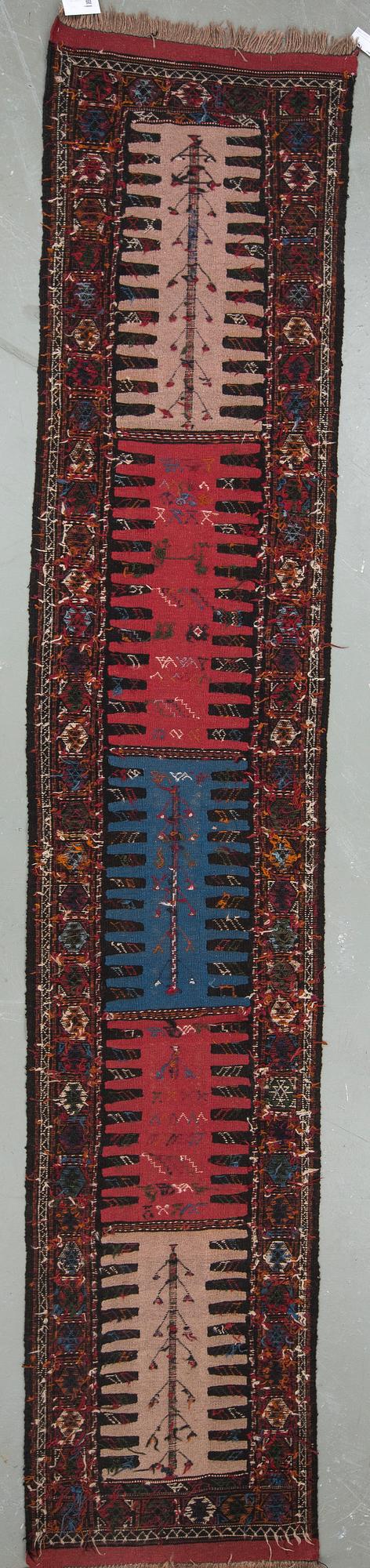 MATTA, Kaukasisk, semiantik. Galleri. Ca 380x78 cm.