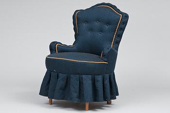 5. EMMA CHAIR.