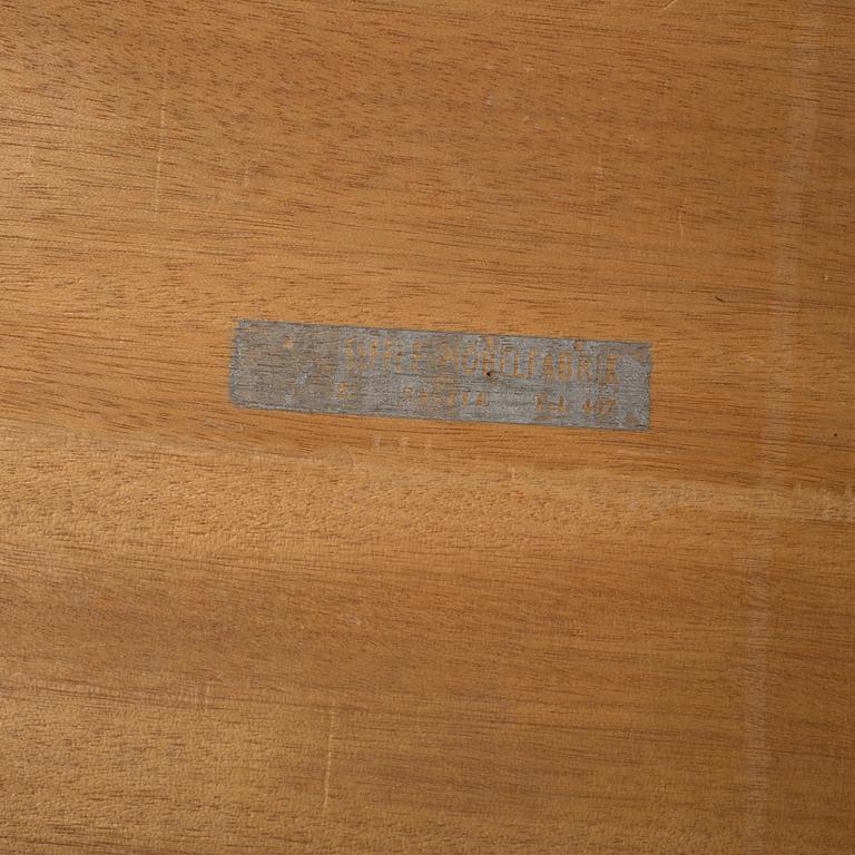 a coffee table veneered with teak designed by Tove & Edvard Kindt-Larsen for Säffle möbelfabrik, 1950s/60s.