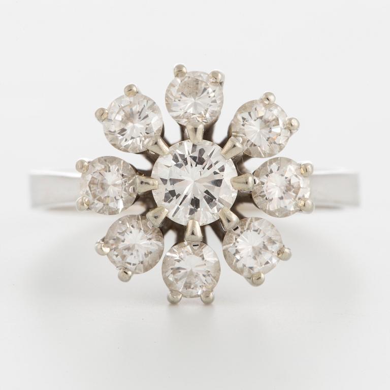 RING, med diamanter.