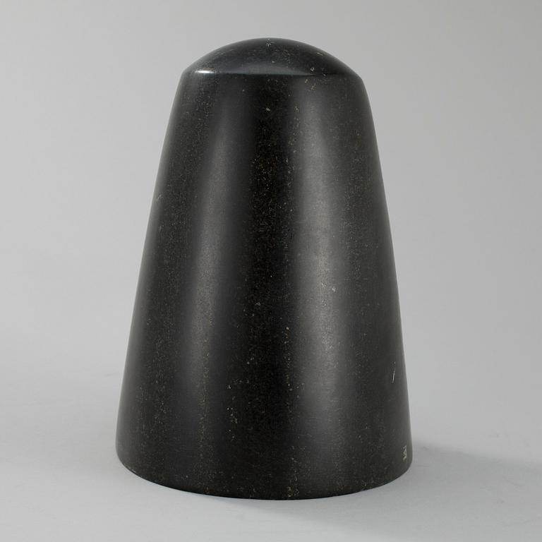 OKÄND KONSTNÄR, skulptur, bowenit, mässing, monogramsignering, 1980-tal.