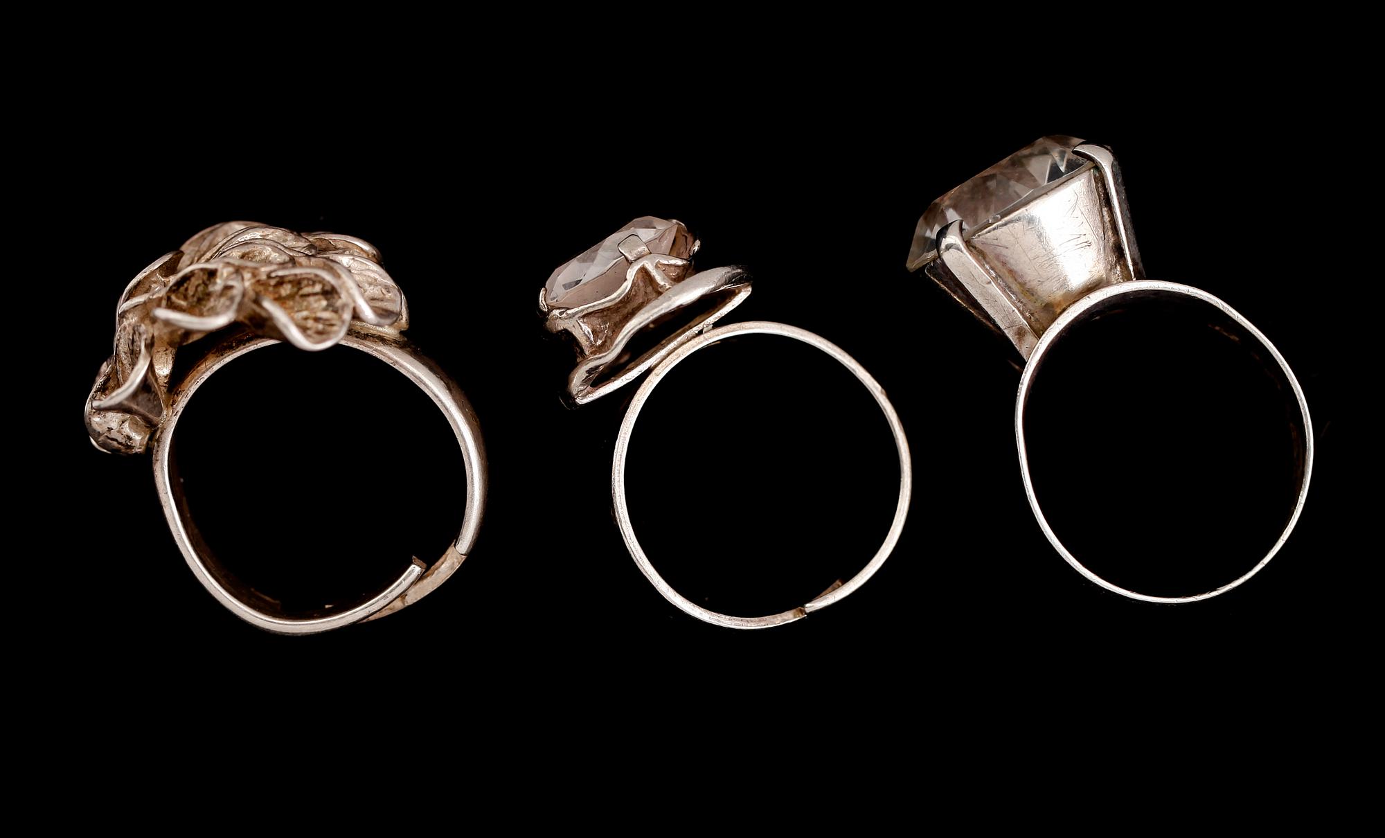 RINGAR, 3 st, silver och bergkristall, 1900-talets andra hälft.