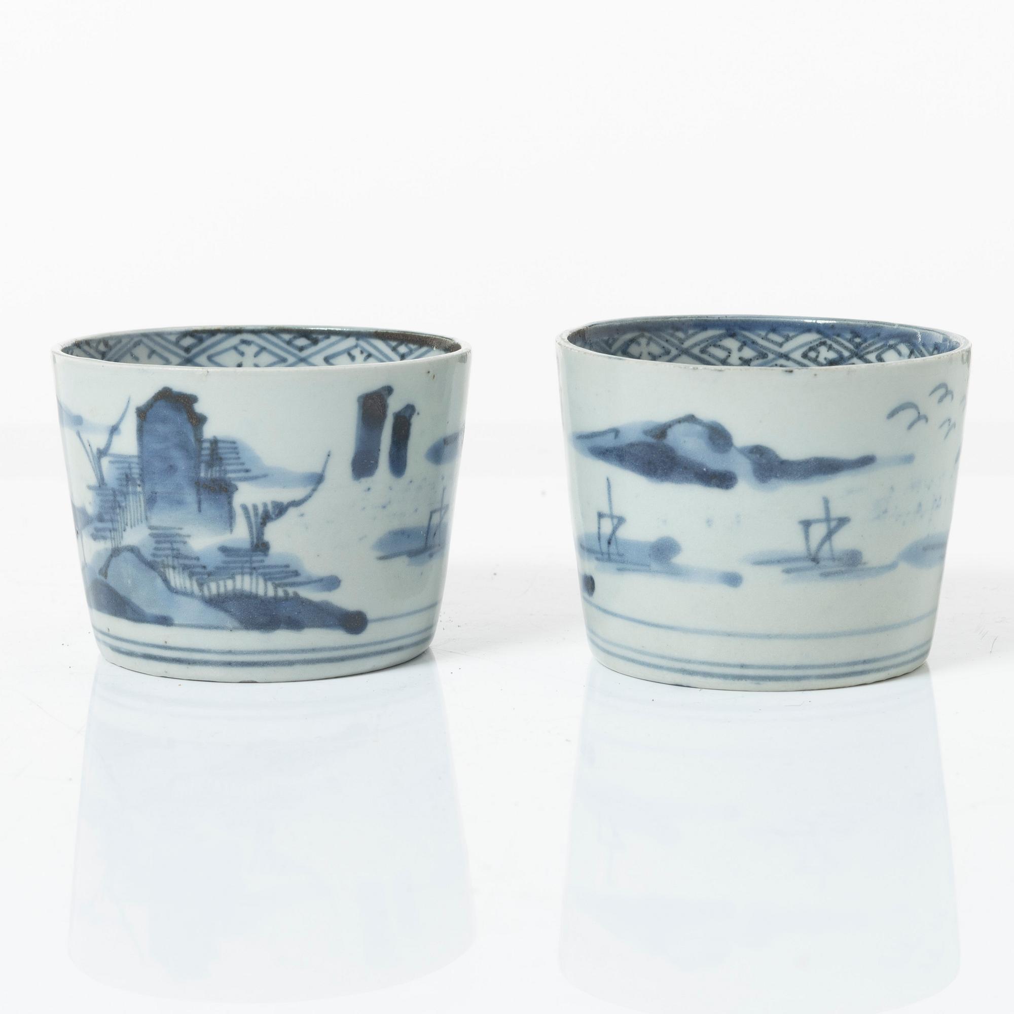 Koppar med fat, 2 stycken samt koppar, 2 stycken. porslin Kina 1700/1800-tal.