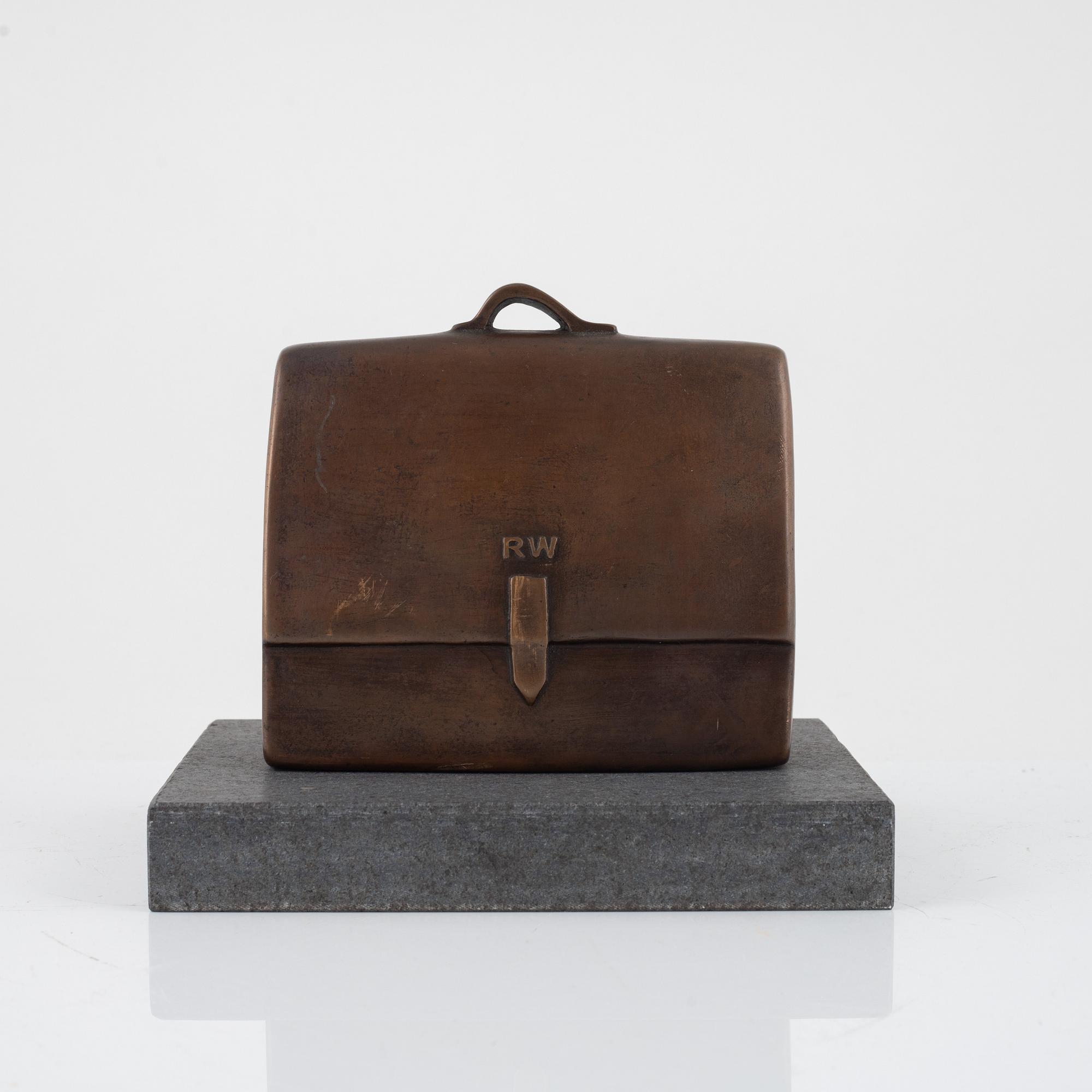 Ulla Kraitz, Wallenberg's attaché case.