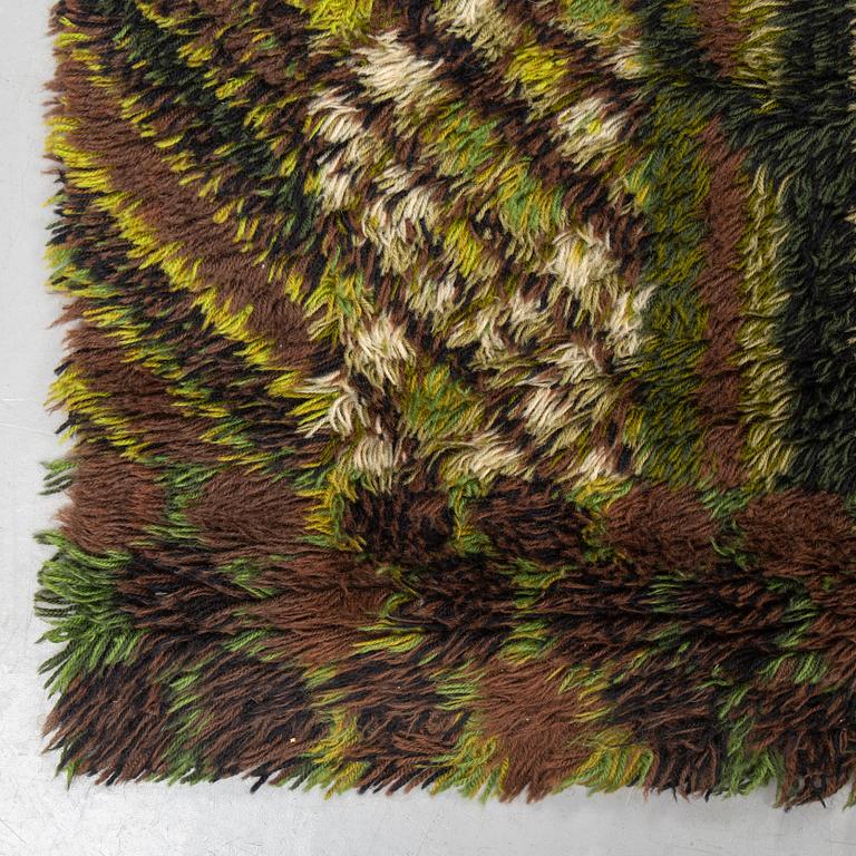 MARIANNE RICHTER, A CARPET, a machine made pile, "Kolmården", from the "Östergyllen" series, ca 275 x 191,5 cm.