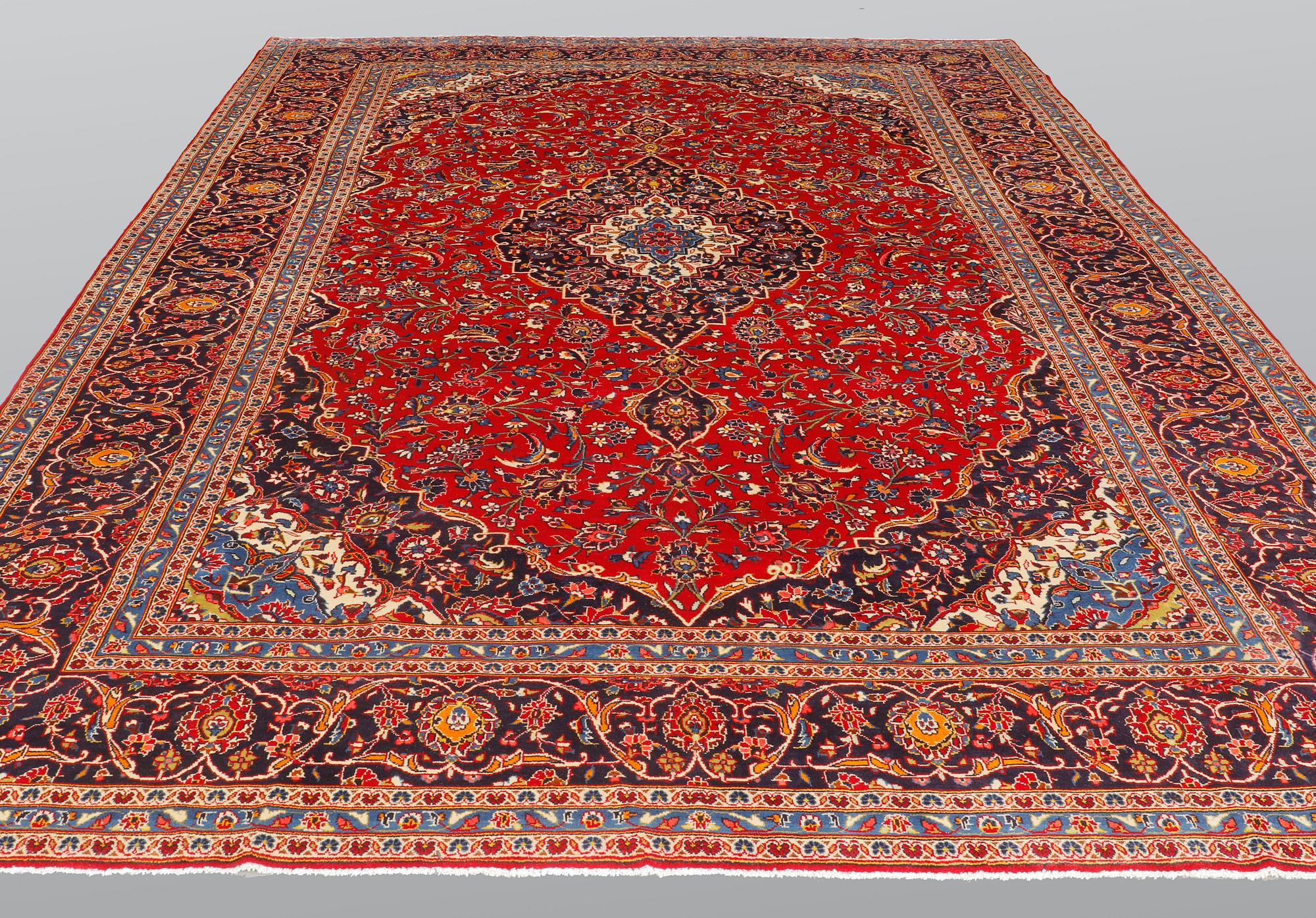 A carpet, Kashan, ca 435 x 293 cm.