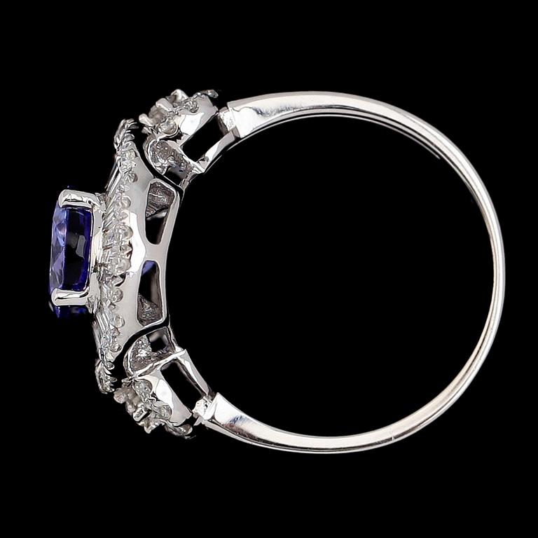 RING, 18K vitguld, diamanter tot ca 1.00 ct, tanzanit ca 2.65 ct.
