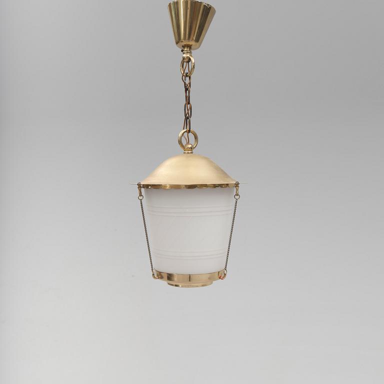 HALLAMPA, 1900-talets mitt. Höjd ca 27 cm.