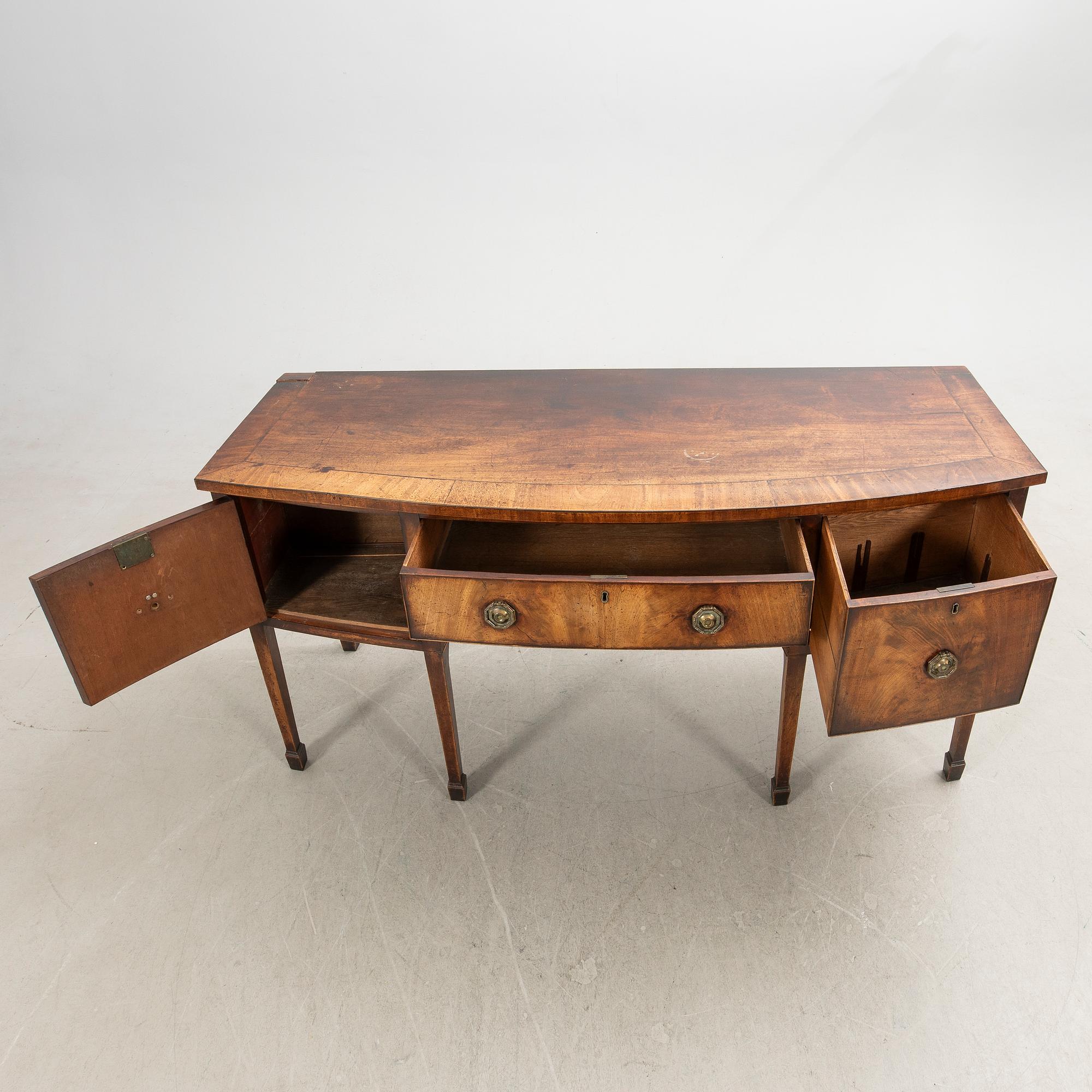 Sideboard, England, first half of the 20th century.