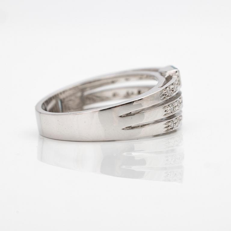 Ring, 18K white gold with aquamarines and brilliant-cut diamonds.