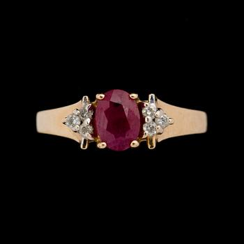 RING, 14K guld med små diamanter samt rubin. Vikt ca 3 gram.