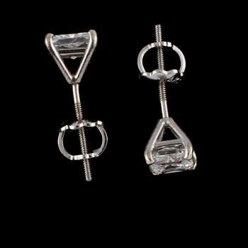 ÖRHÄNGEN, ett par, 14k vitguld med radiantslipade diamanter, ca 0.80 ct. Vikt 0,5 g.