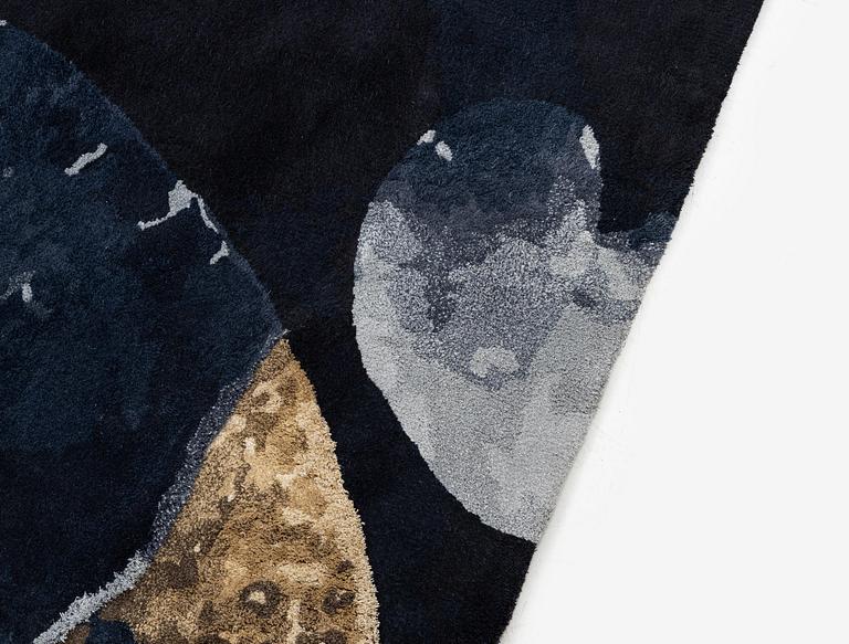 Denise Grünstein, matta "Halo", handtuftad, ca 285 x 269 cm, Ferreira de Sá, Portugal.