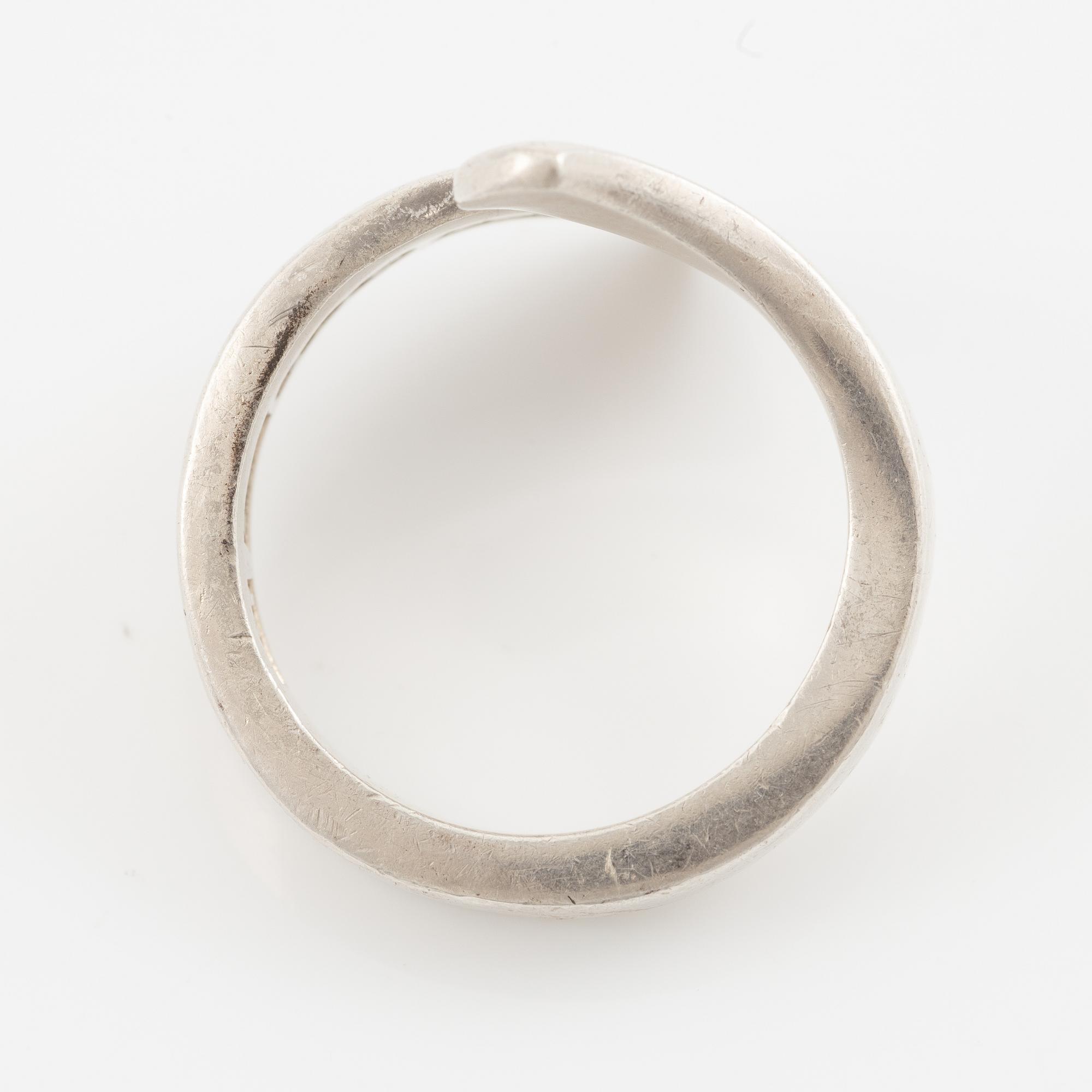 Sven-Erik Högberg samt Annette och Marie Högberg, ring, armband och collier.