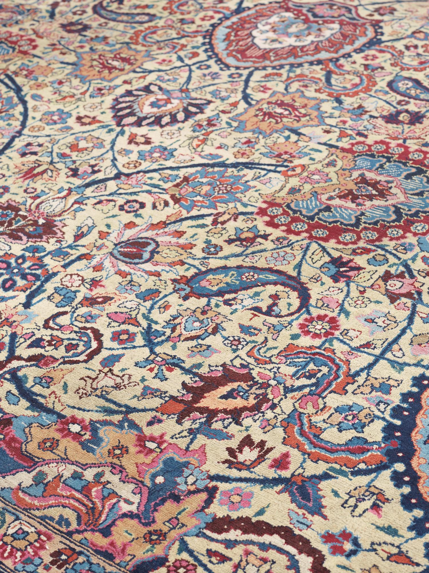 SEMIANTIK MESHED. 518 x 356 cm.