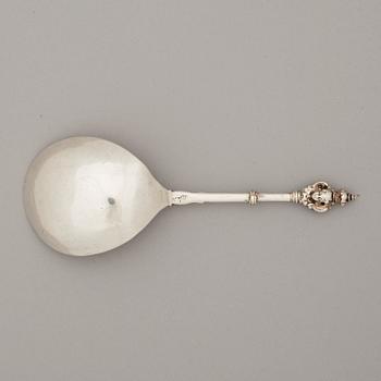 A Swedish mid 17th century silver spoon, marks of David Richter d.ä., Stockholm (1630-1677 (1678)).