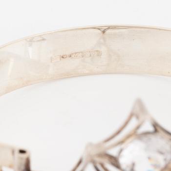 Kultasepät Salovaara, sterling silver bangle and pendant with rock crystal and syntehtic white spinel.