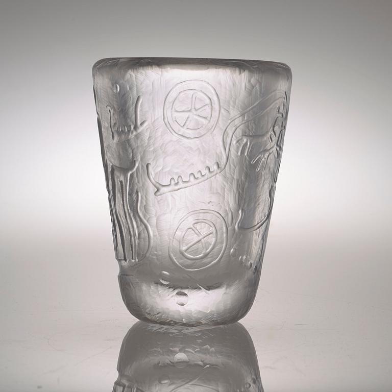 A Vicke Lindstrand glass vase, Kosta.
