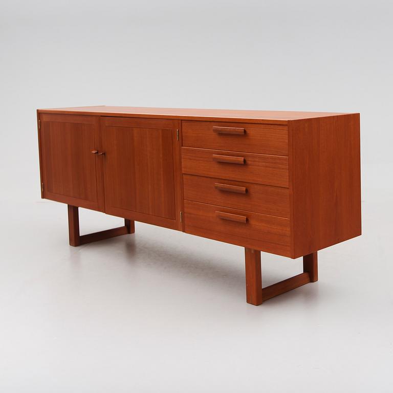SIDEBOARD, "Domi Monté", Nils Jonsson, Troeds, Bjärnum, 1900-talets andra hälft.
