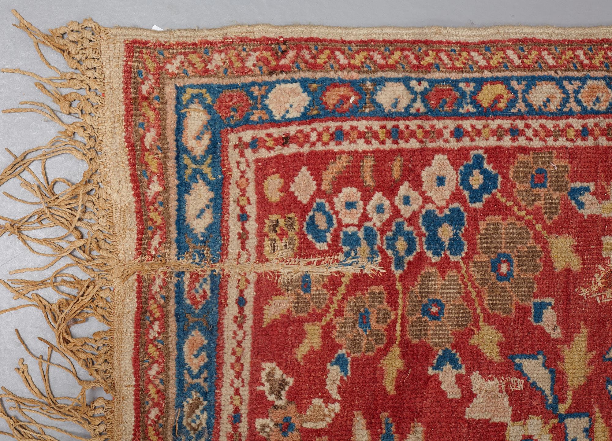 A CARPET, an antik Ziegler Mahal, ca 419,5 x 323,5 cm (as well as 1 cm flat weave at the ends).
