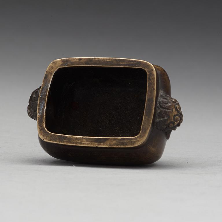 A bronze censer, late Qing dynasty, circa 1900.