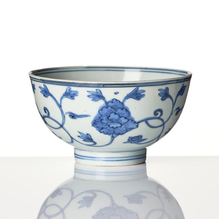 A blue and white 'floral' bowl and a dish, Ming dynasty, Jiajing (1522-1566).