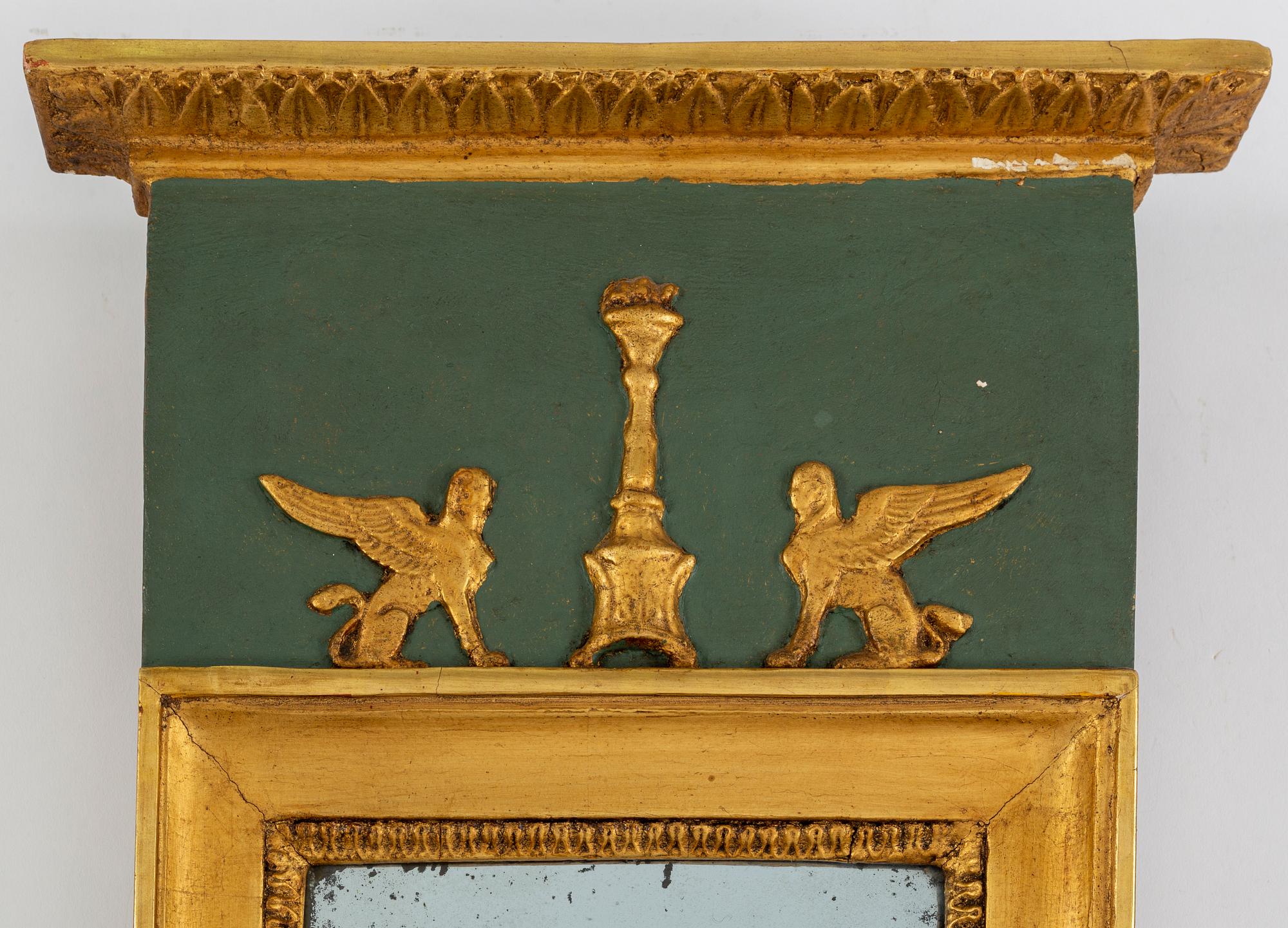 SPEGEL, förgylld och bemålad. Empire, 1800-tal.