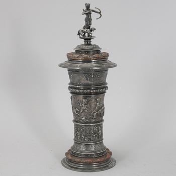 A silver plated cup with lid, WMFB (Würtembergische Metallwarenfabrik), late 19th century.