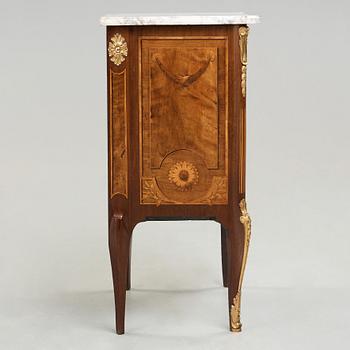 BYRÅ, signerad och daterad Haupt 1784 (mästare i Stockholm 1770-1784). Gustaviansk.