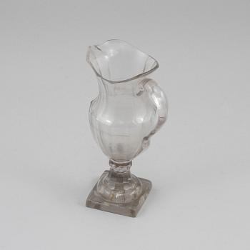 GRÄDDKANNA, glas, 1800-talets första hälft.