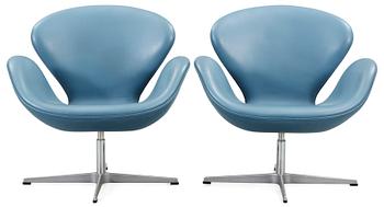 A pair of Arne Jacobsen blue leather "Swan" easy chairs, Fritz Hansen, Denmark 1990.