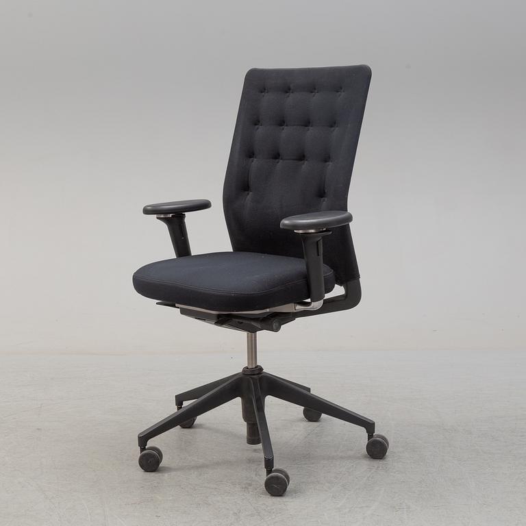 A 21th century 'ID Trim' office chair by Antonio Citterio, Vitra.