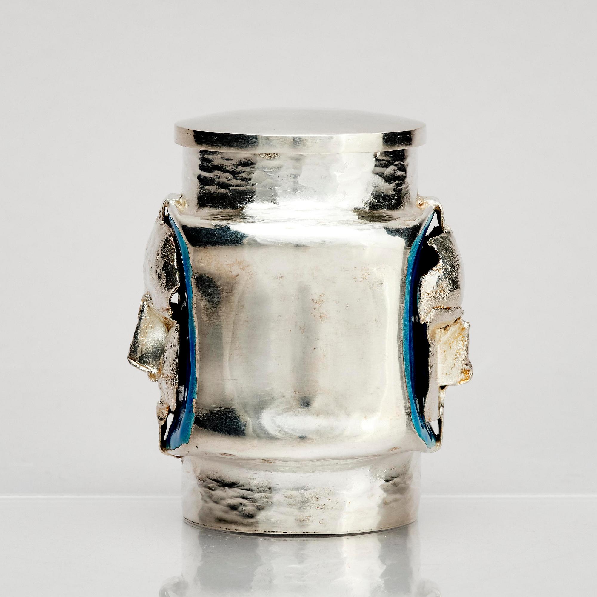 Lars Arby, a sterling silver and enamel box with lid, Gothenburg, Sweden 1975.