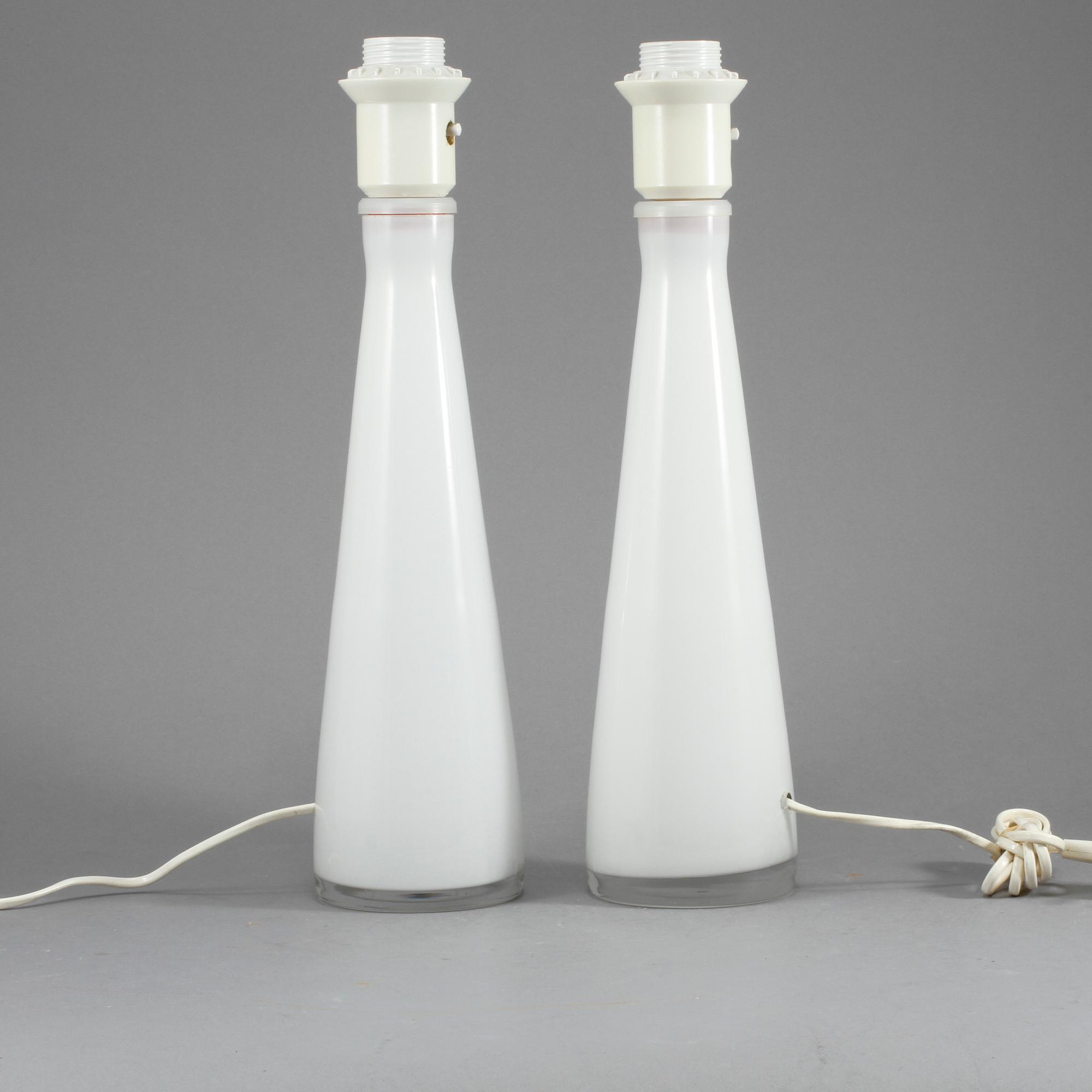BORDSLAMPOR, ett par, glas, 1900-talets fjärde kvartal.
