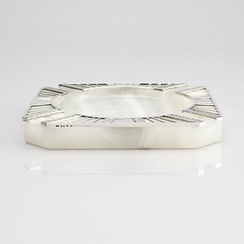 A silver and agate ashtray, W.A. Bolin, Stockholm 1917.