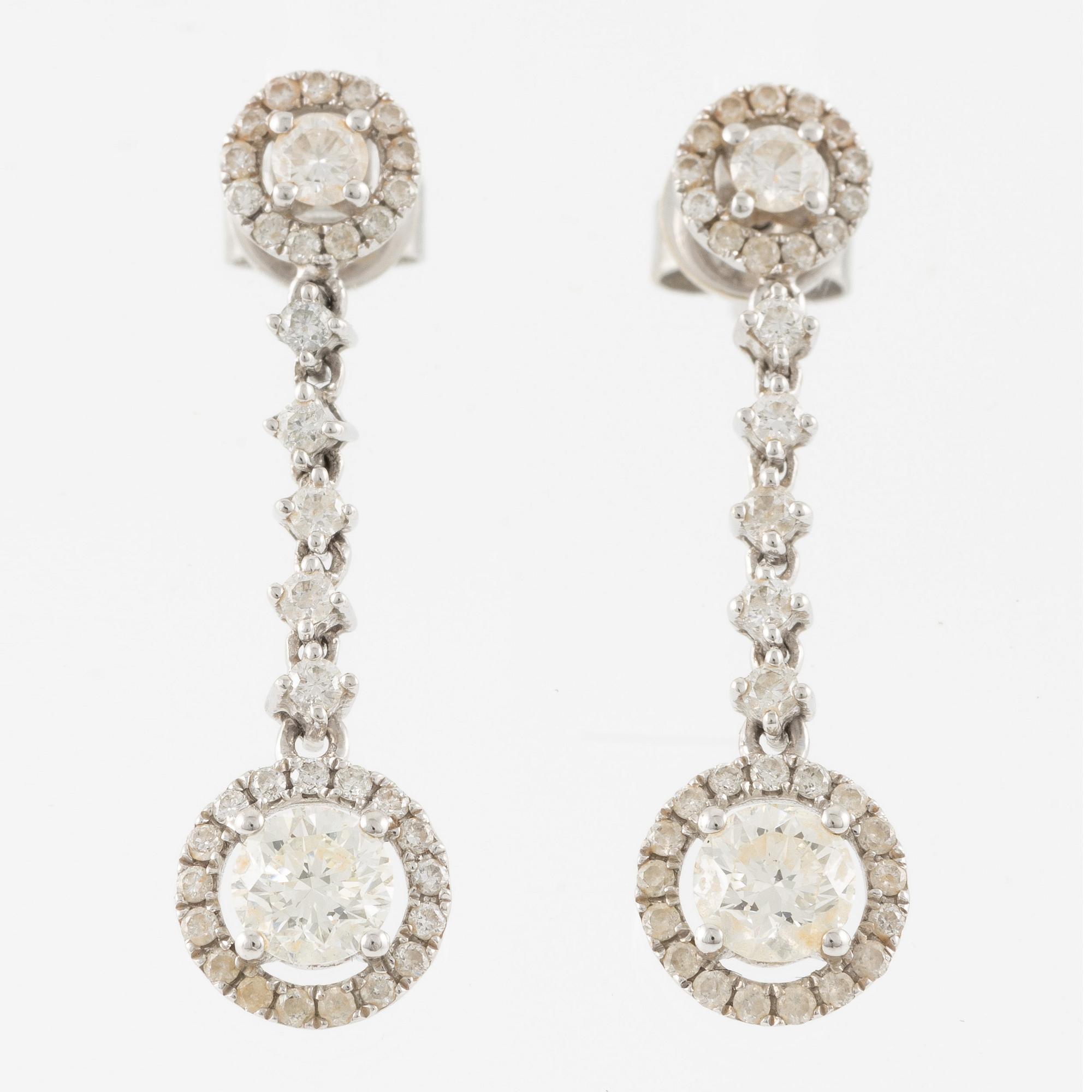 Earrings 18K white gold with brilliant-cut diamonds.