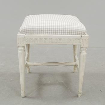 TABURETT, gustaviansk, 1700-talets andra hälft.