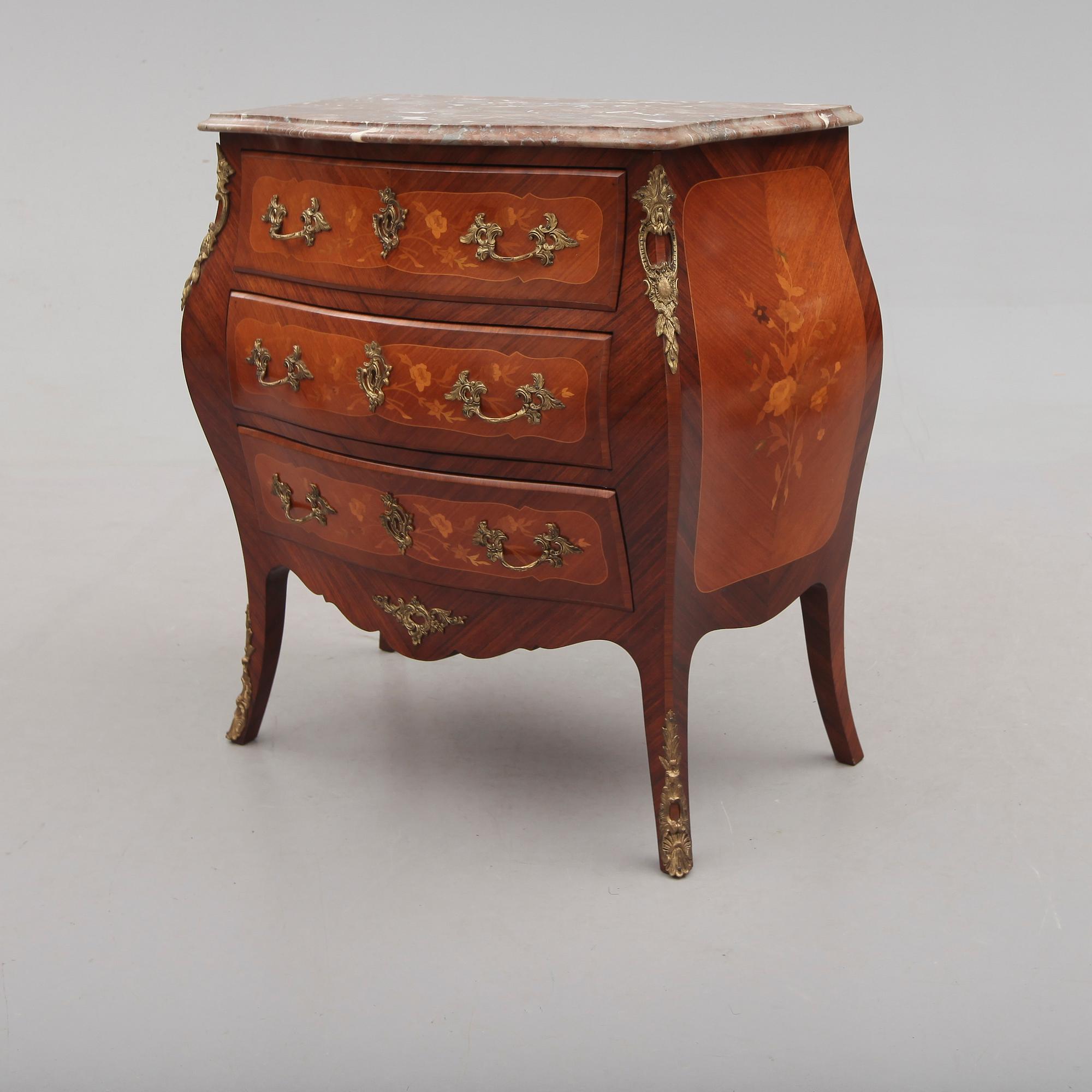 BYRÅ, rokokostil, 1900-talets mitt.