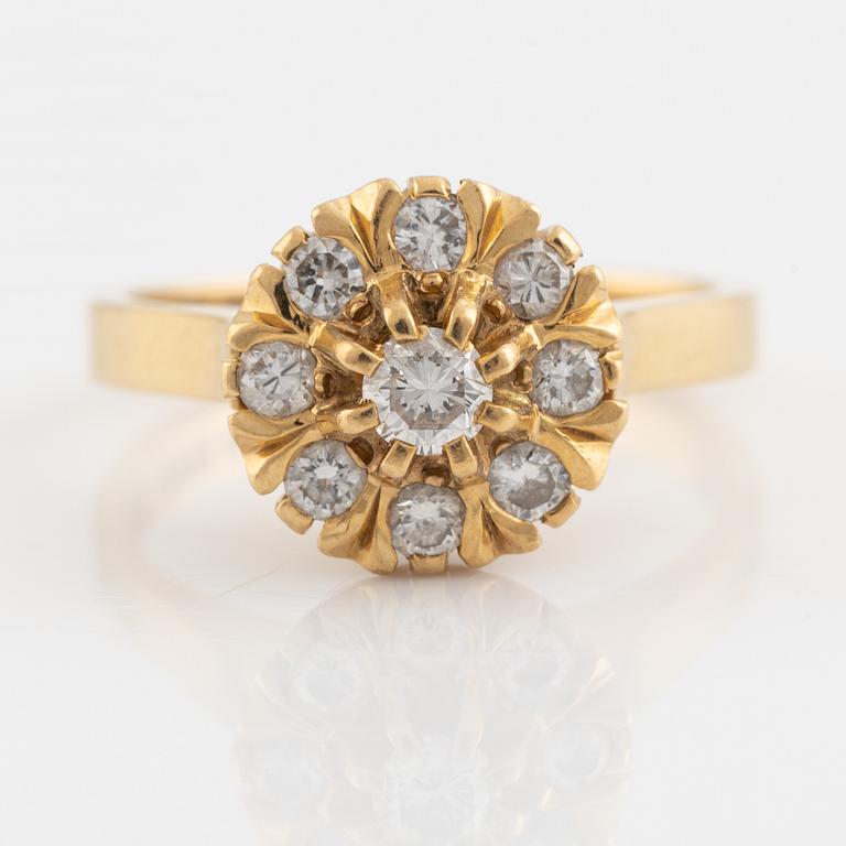 Ring, 18K guld med briljantslipade diamanter, totalt 0,36 ct.